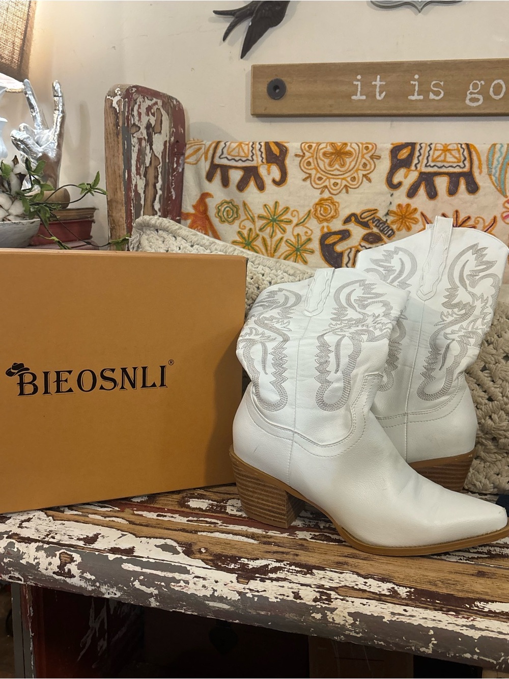 Size 8 white calf boots western cowboy. Guc